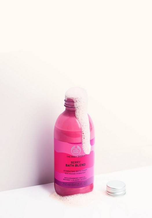 The Body Shop Berry Bath Blend 250ml - Image 2