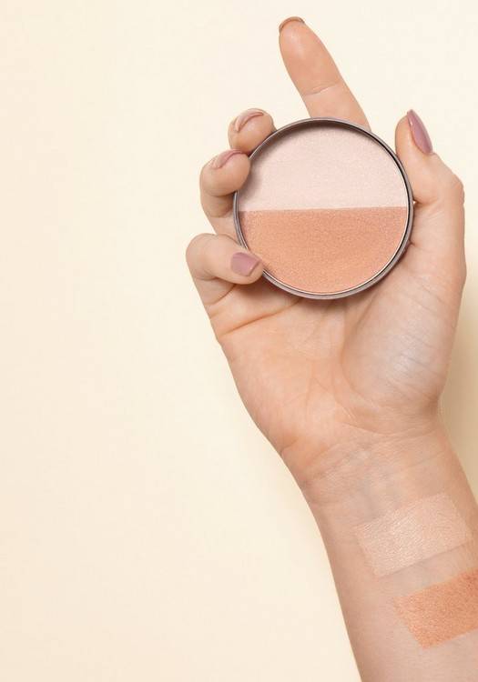 The Body Shop Coconut Bronze Glistening Glow Powder 9g - Image 2