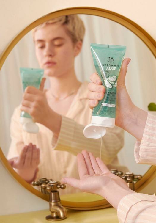 The Body Shop Aloe Multi-Use Soothing Gel 200ml - Image 2
