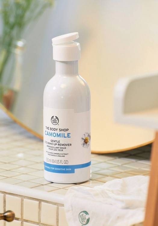 The Body Shop Camomile Gentle Eye Makeup Remover 250ml - Image 2
